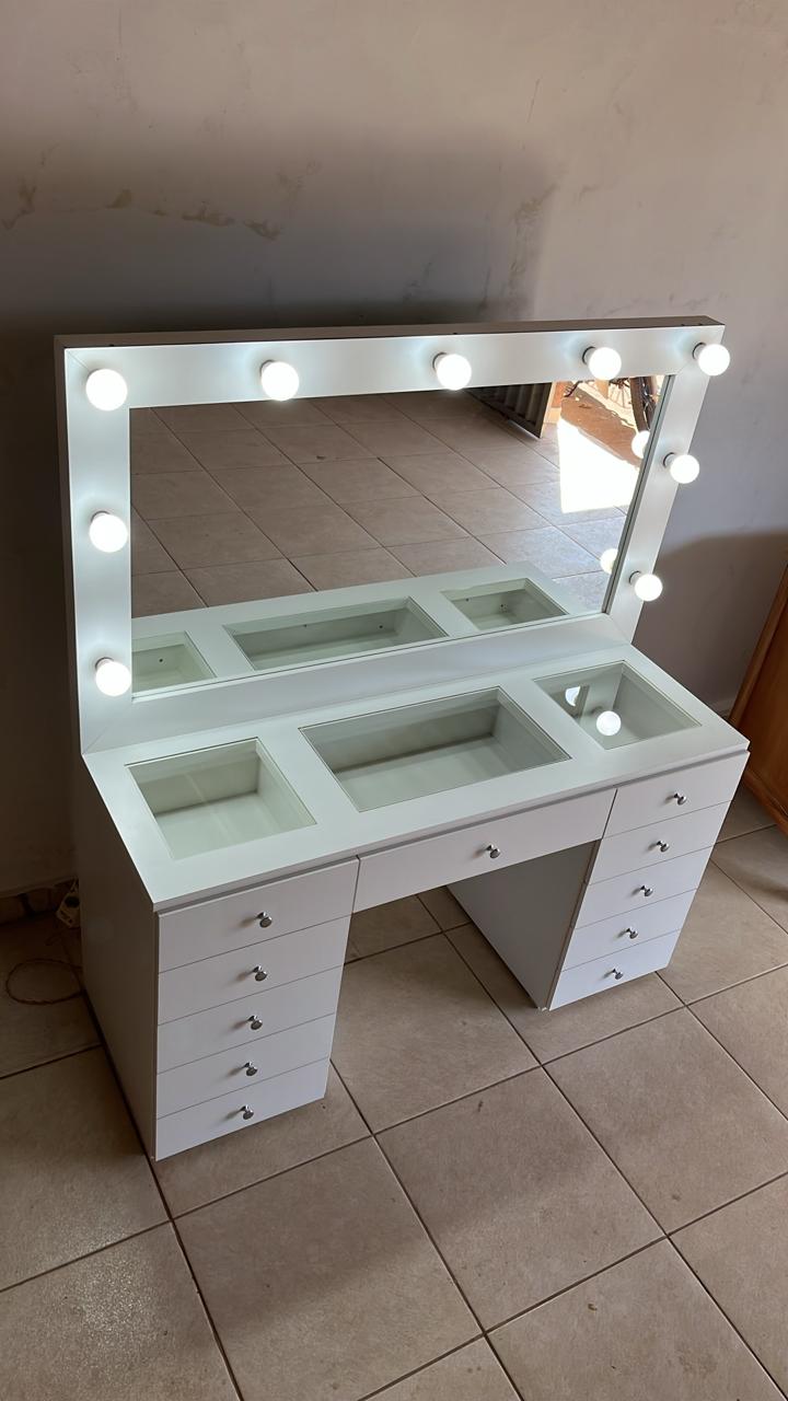 Quarto planejado em madeira